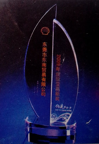 Triangle crystal glass plaque with logo imprint &ndash; Ghana